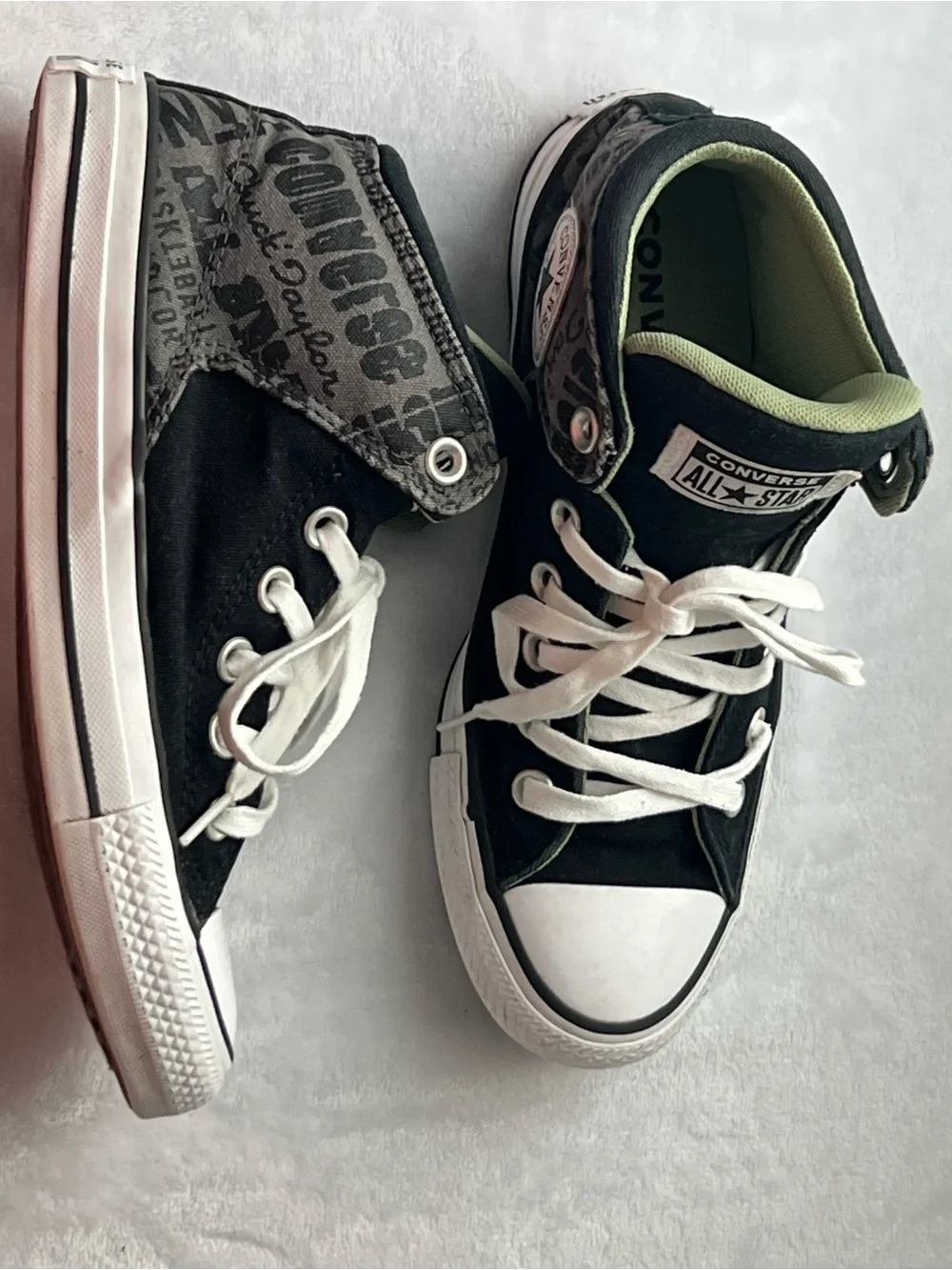 Converse Unisex High Top Sneakers in Black with Green Lining Men’s 5 / Women’s 6